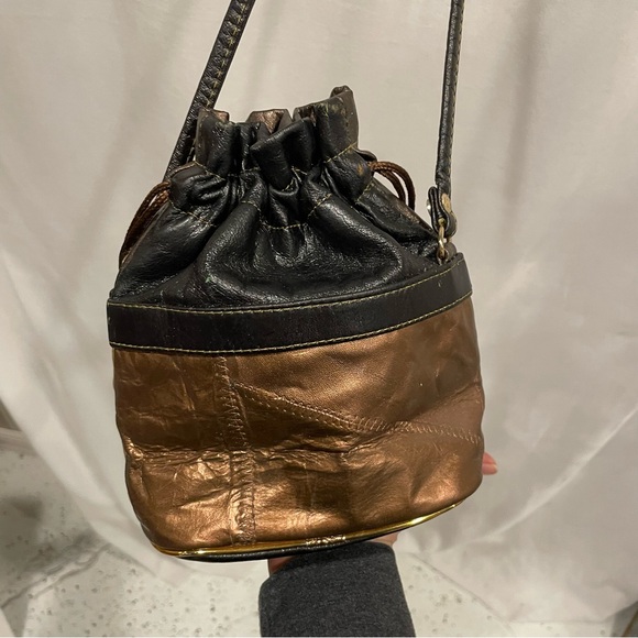Vintage 70’s-80’s studio 54 mini leather metallic bucket bag crossbody pochette - Picture 4 of 7